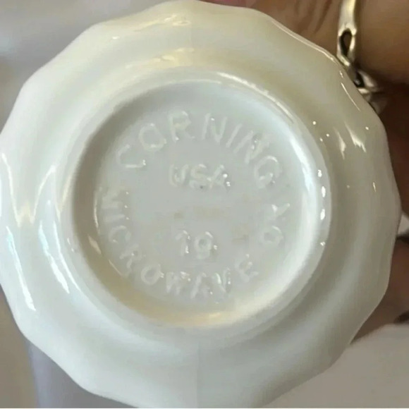 Corelle GARDEN PORTRAIT 2 Bread Dessert Plates and 2 Cups - Picture 6 of 6